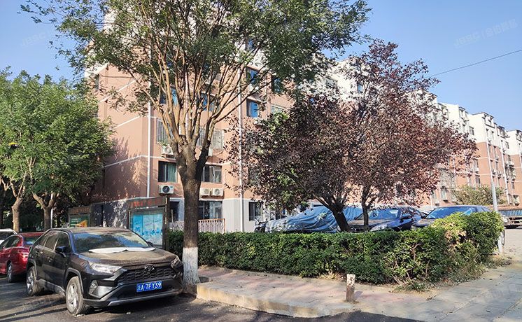 房山区 良乡行宫园四里3号楼6层4-602及跃层