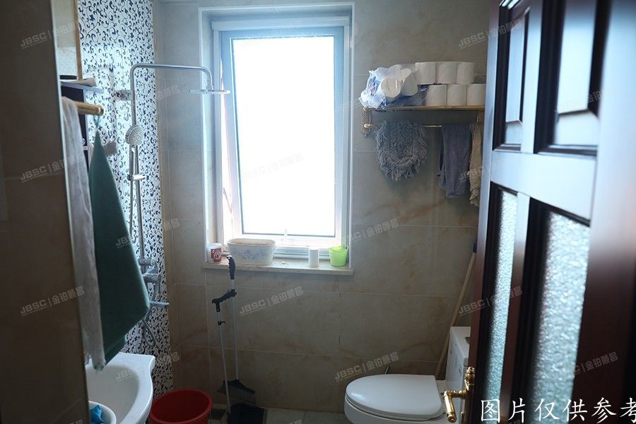 怀柔区    南大街35号院6号楼17层1702室