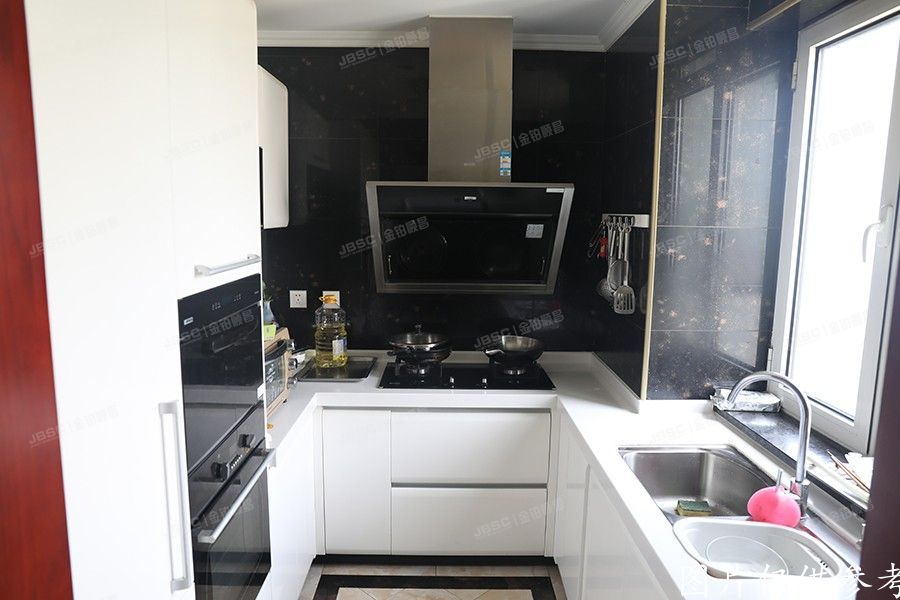 怀柔区    南大街35号院6号楼17层1702室