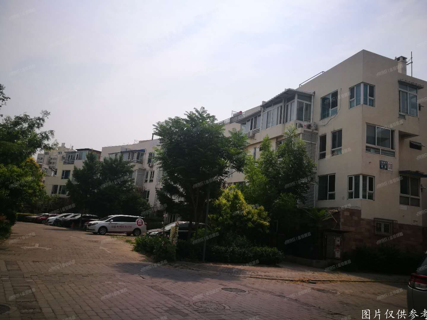 朝阳区 万象新天家园130号楼3至4层4单元301室