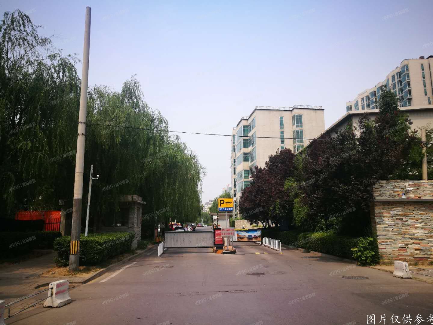 朝阳区 万象新天家园130号楼3至4层4单元301室