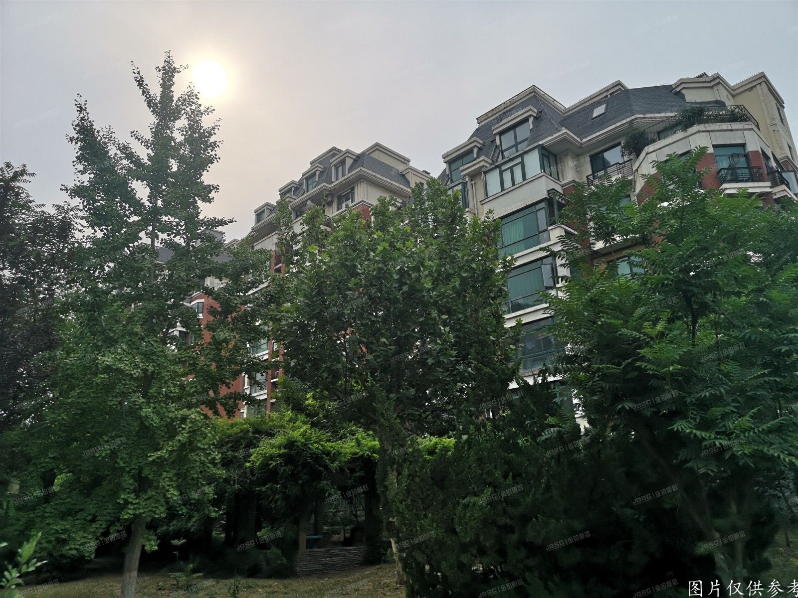 大兴区   莱茵河畔2号楼1层2单元102室