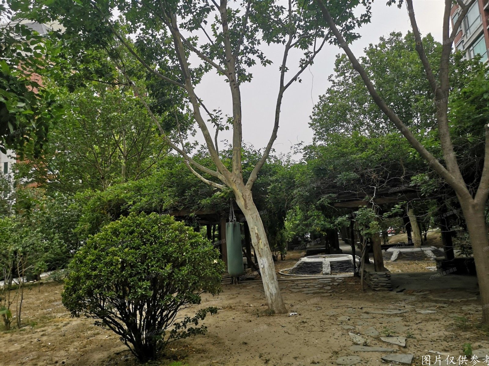 大兴区   莱茵河畔2号楼1层2单元102室