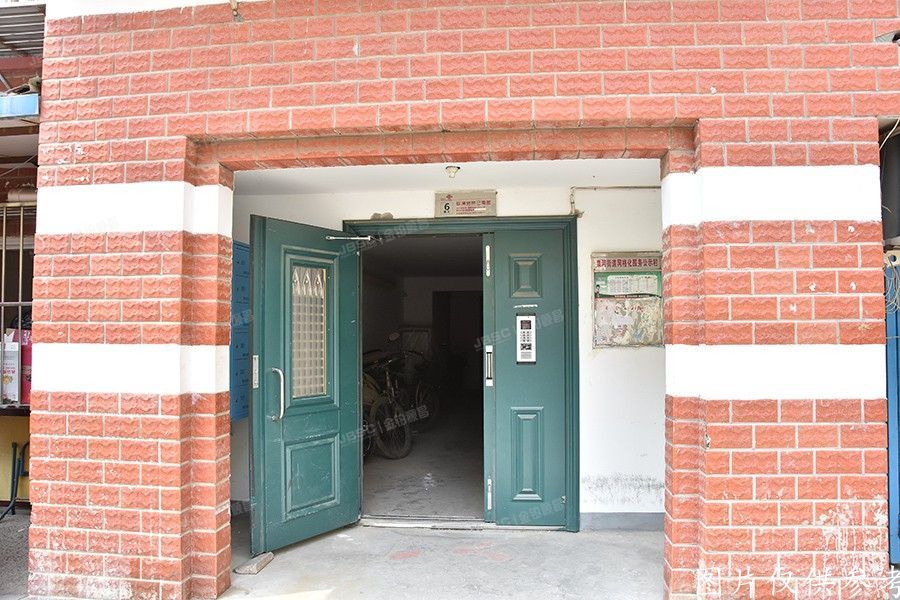 怀柔区  和泰家园2号楼6单元401室