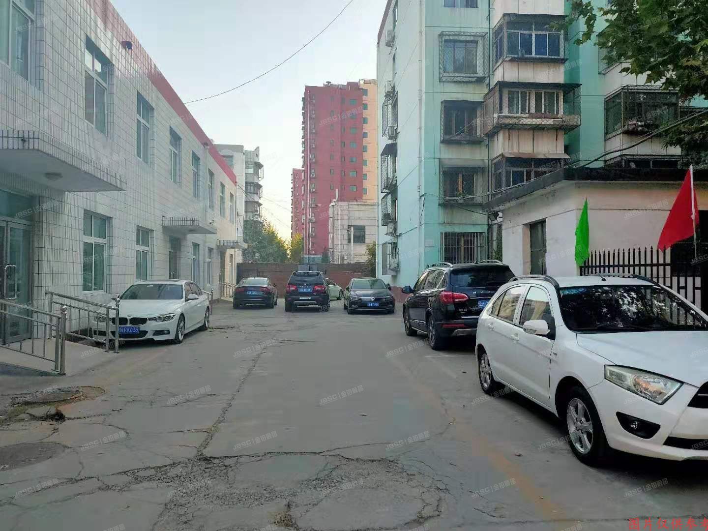 房山区 良乡西路甲8号5单元501号（良乡民政局家属楼）