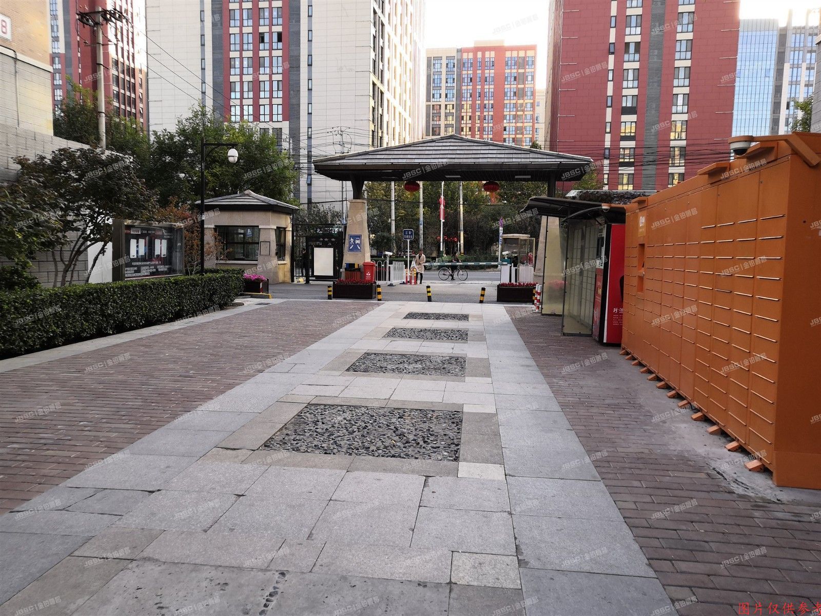 房山区 广阳中路1号院一区8号8层1单元802（原香小镇）