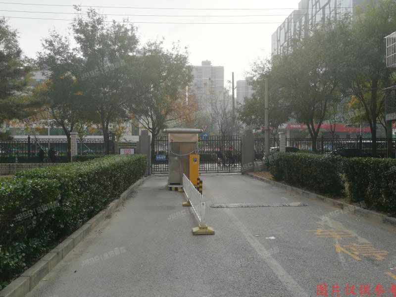 朝阳区九龙山家园5号楼13层1门1305号（九龙花园）