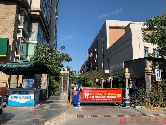 北京、天津、海南共计8套住宅房，整体拍卖