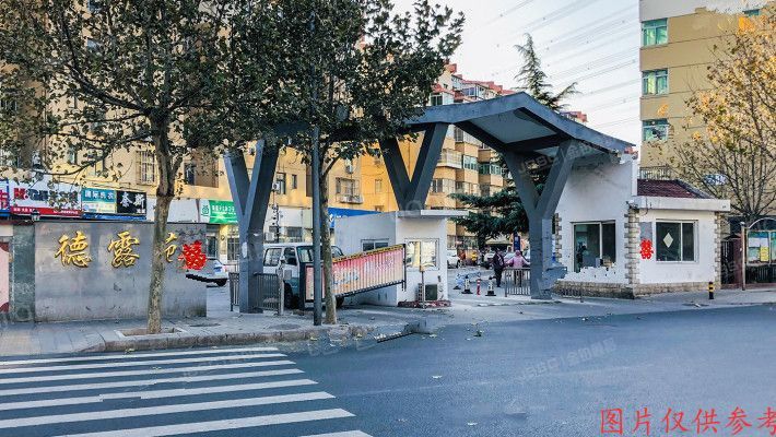 门头沟区 滨河路德露苑14号楼2层1单元201号