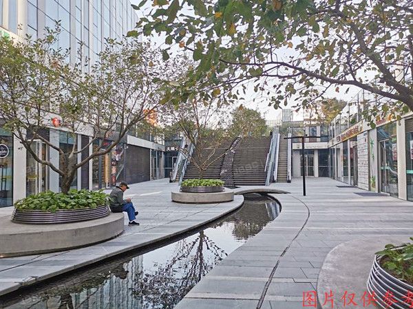 朝阳区 工人体育场北路8号院6幢-1层-1558号（三里屯SOHO）商业