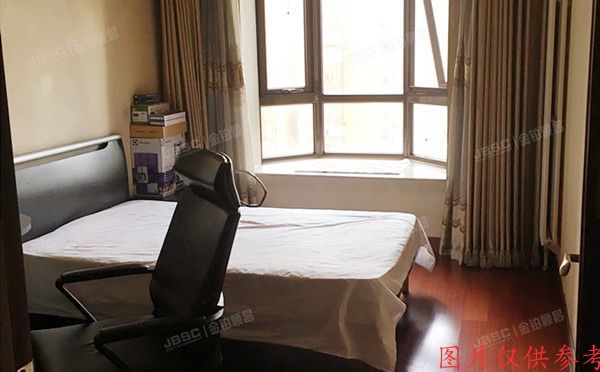 朝阳区 慈云寺1号院4号楼10层1005室的房地产及室内物品（东区国际公寓）