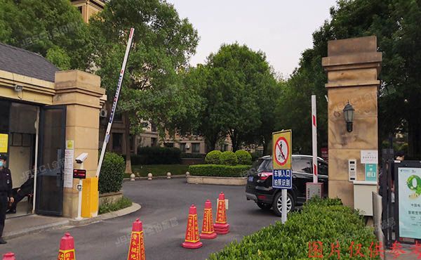 房山区 绿城百合公寓风荷苑7号楼4单元302+2车位