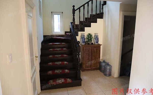 怀柔区 红螺路8号30-1至2层（红螺湖别墅）