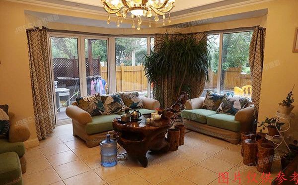 怀柔区 红螺路8号30-1至2层（红螺湖别墅）