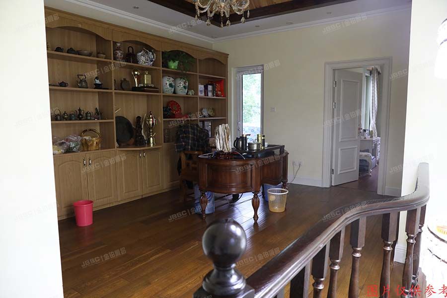 怀柔区 红螺路8号30-1至2层（红螺湖别墅）