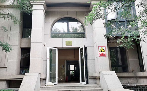 海淀区 阜石路甲69号院1号楼1层二单元123、125（西山国际城）