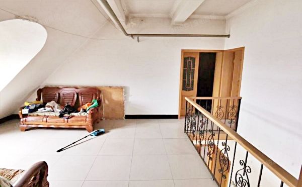 密云区 密西花园小区2号楼6层1单元601及阁楼