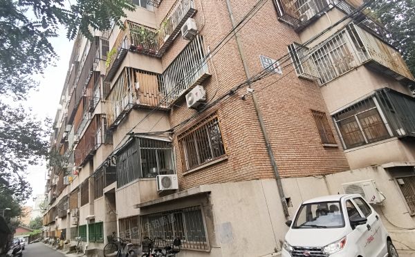 石景山区 玉泉路11号院4号楼 -1层4单元102号