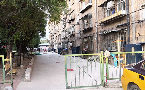 门头沟区   西宁路5号楼3层2单元303号