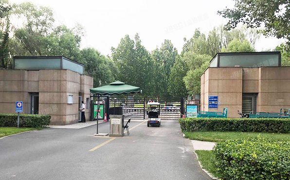 海淀区  燕西台嘉苑24号楼1至2层3单元102室（别墅）  经济适用房