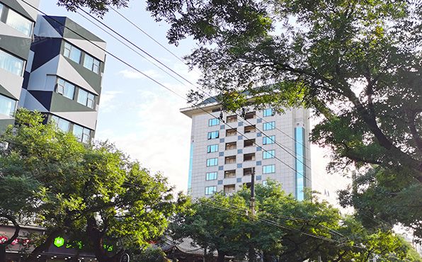 东城区 灯市口大街33号4层421（国中商业大厦）办公