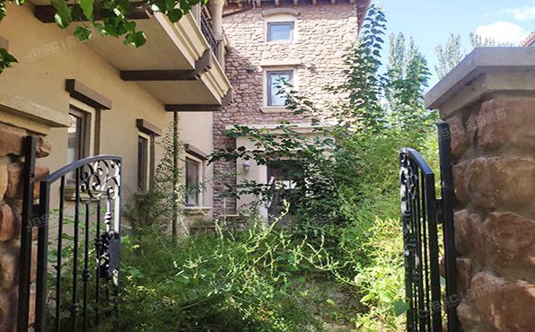 昌平区 安四路99号院三区8号1至2层（御汤山）别墅