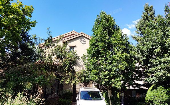 昌平区 安四路99号院三区8号1至2层（御汤山）别墅