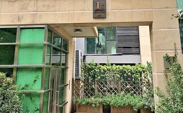 朝阳区 弘燕山水文园12号楼10层1单元1002