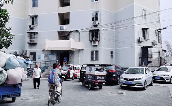 丰台区 苗圃东里11号楼4层413  房改房