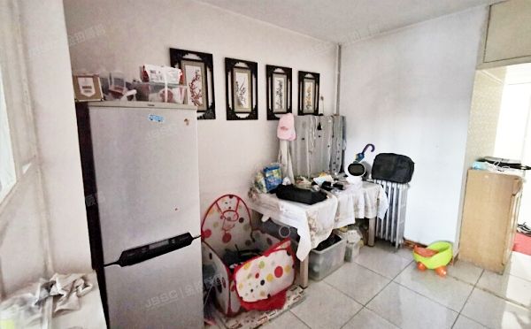 丰台区 和义东里一区8号楼3层2单元302号 经适房