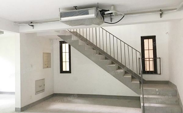 顺义区 香堤漫步庄园一区36号1至2层101（龙湖香堤漫步）独栋别墅