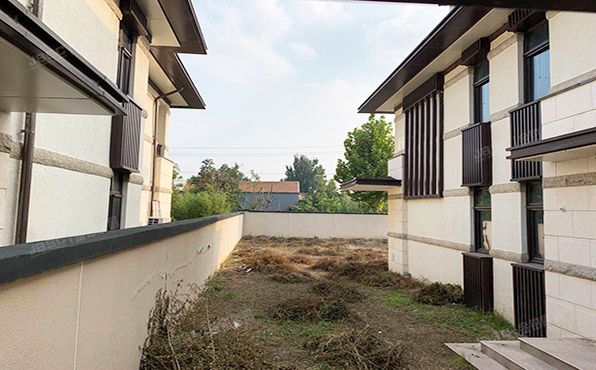 通州区 草寺500号院二区18号楼1至2层01（天鸿颐景别墅）