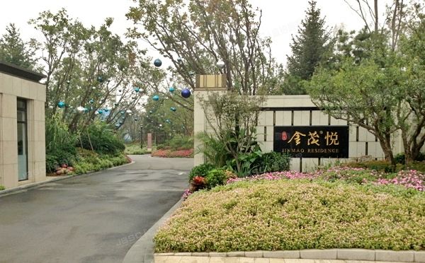 经济技术开发区 四海路七号院18号楼15层2单元1502号（金茂逸墅）