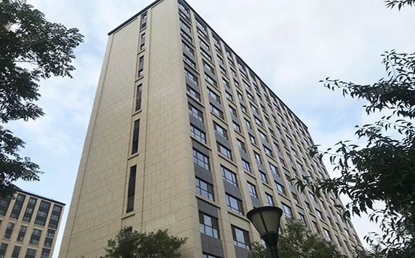 经济技术开发区 四海路七号院18号楼15层2单元1502号（金茂逸墅）