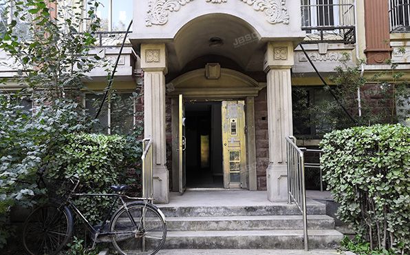 房山区 汇丰街4号院6号2层3单元202号（世界名园B区）