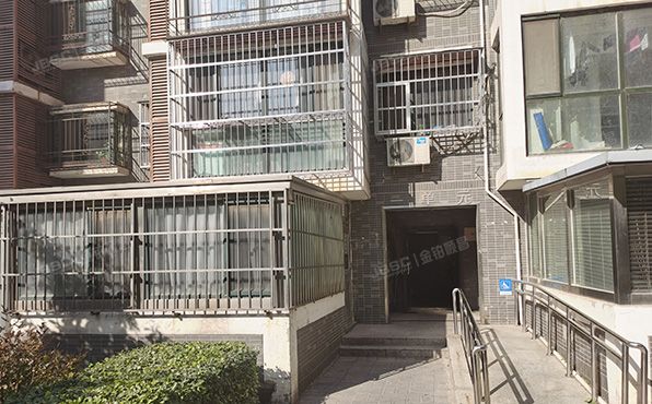 顺义区 裕龙花园三区4号楼1层1单元102室