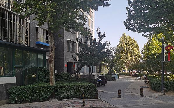 顺义区 裕龙花园三区4号楼1层1单元102室