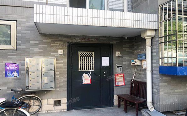 朝阳区 常营民族家园69号楼4层6单元402  经适房管理
