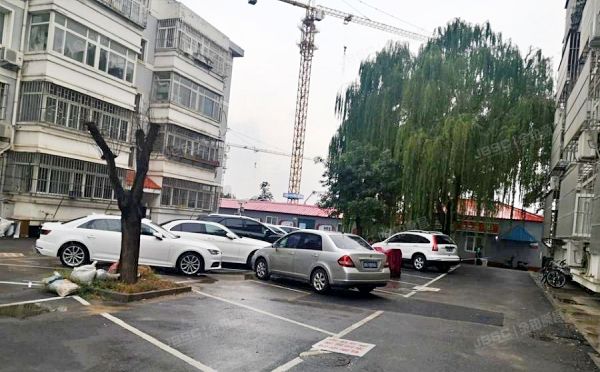 顺义区 龙府花园8号楼4层2单元402号