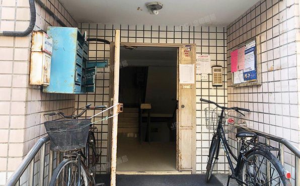 西城区 冠英园西区35号楼1层3单元102 房改房