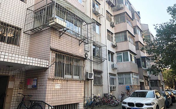 西城区 冠英园西区35号楼1层3单元102 房改房