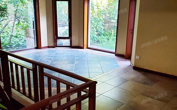 海淀区  临枫嘉园北里10号楼1层B单元102号（四季香山）