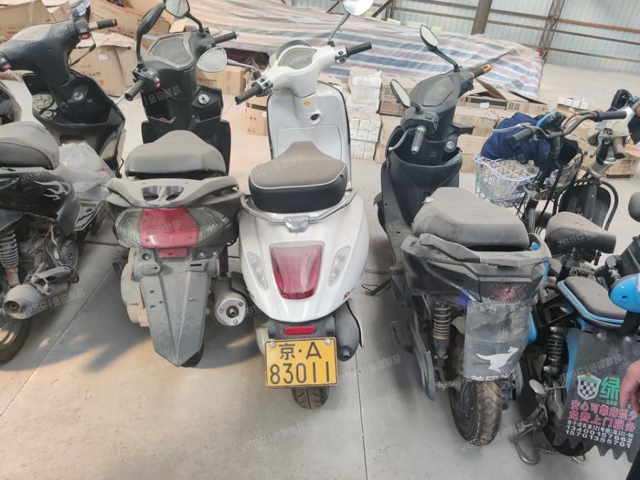 壕横！起拍价1.6万的京A摩托车已竞价到265万