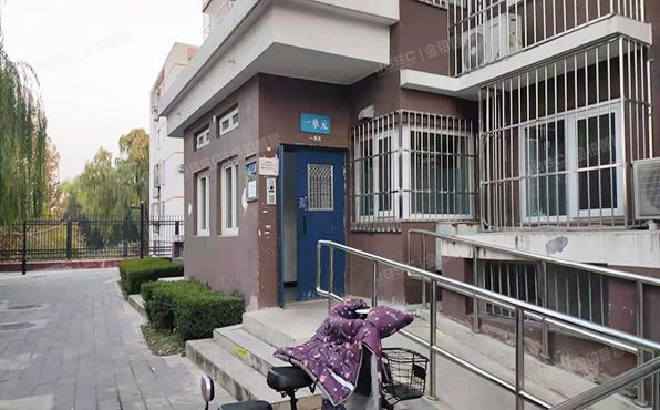 怀柔区 滨湖小区49号楼10层1单元1003（新贤家园）