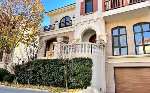 大兴区 隆华大街55号院101号楼-1至2层01（龙熙瓦德拉马庄园）别墅