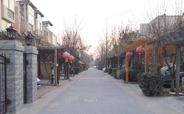 大兴区 香留园219号楼3至4层303室（香留园）