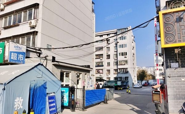 昌平区 昌平镇宁馨苑小区30号楼4层2单元401（50%）