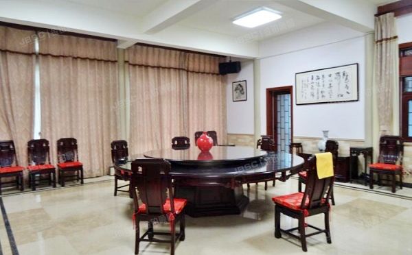 顺义区 大孙各庄镇庞山路1号“诚信胡酒庄”地上建（构）筑物及国有土地使用权