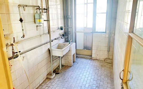 东城区 东花市北里东区10号楼4门加两套储藏间