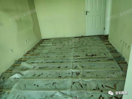 法拍房交房时，房屋装修被严重破坏，看金铂顺昌公司如何解决 ？